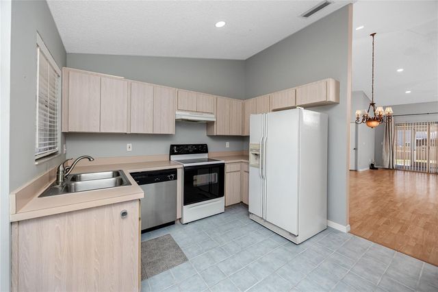 2411 BENTLEY DRIVE 2411, Palm Harbor, FL 34684