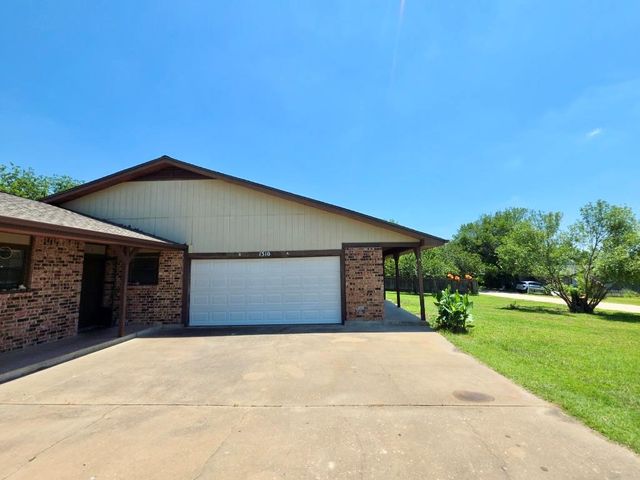 1310 Ray Berglund BLVD A, Round Rock, TX 78664
