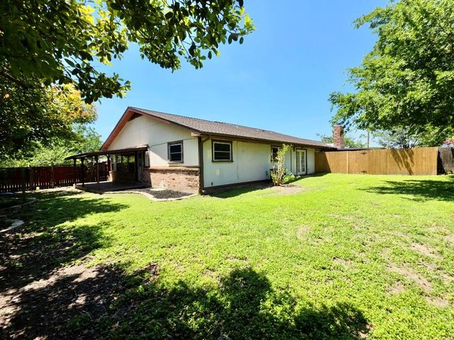 1310 Ray Berglund BLVD A, Round Rock, TX 78664