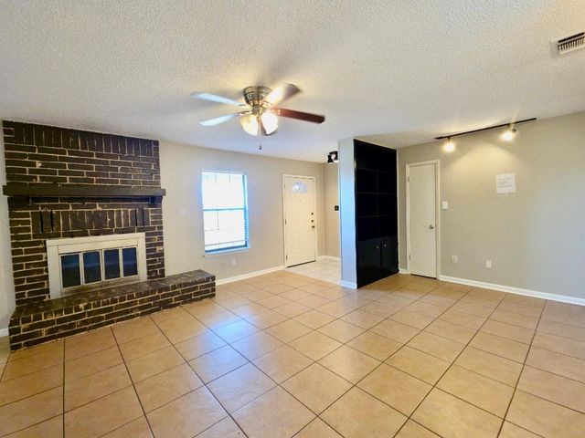 1310 Ray Berglund BLVD A, Round Rock, TX 78664