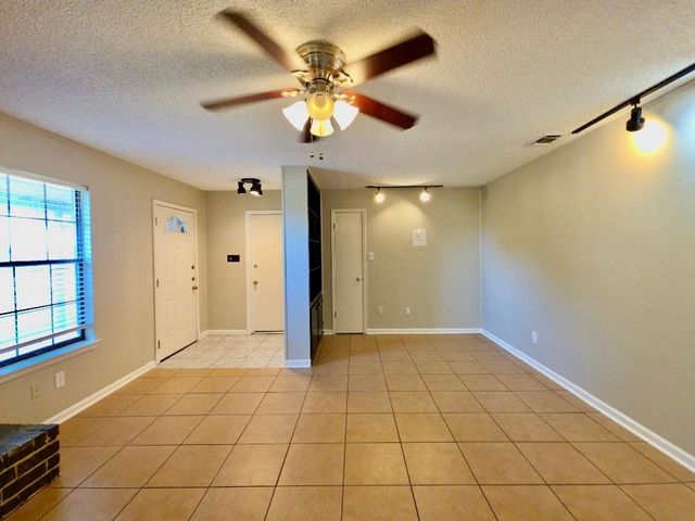 1310 Ray Berglund BLVD A, Round Rock, TX 78664