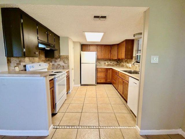 1310 Ray Berglund BLVD A, Round Rock, TX 78664
