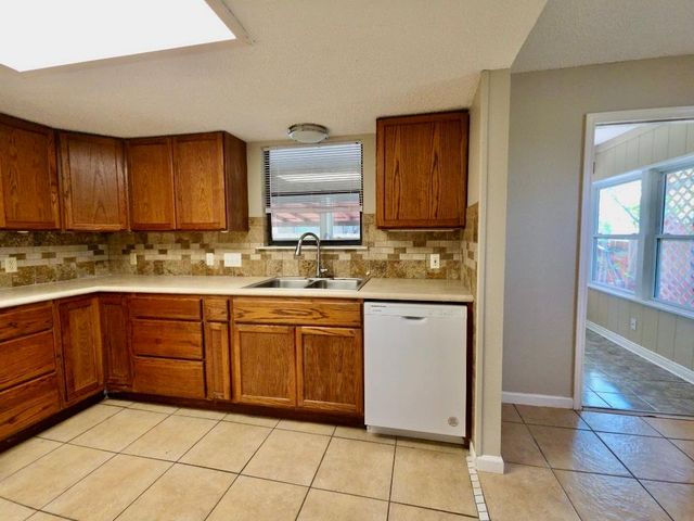 1310 Ray Berglund BLVD A, Round Rock, TX 78664