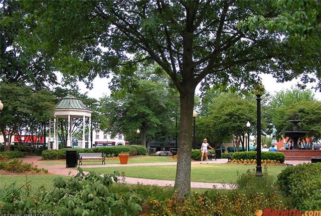 229 Victory SE Drive, Marietta, GA 30060