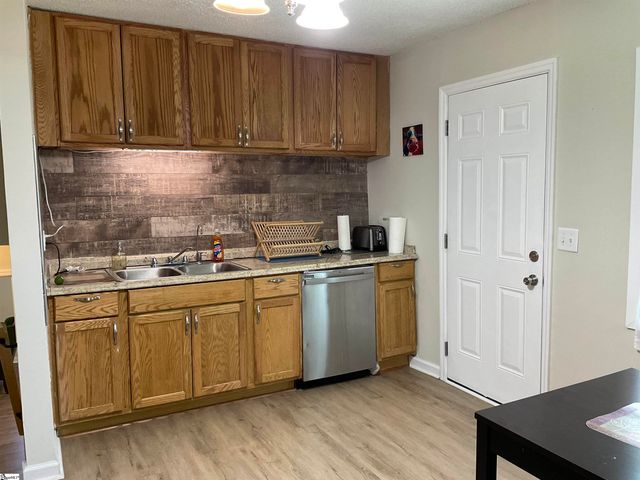 407 Old Farm Road, Moore, SC 29539