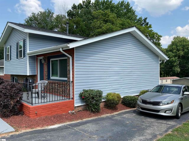 407 Old Farm Road, Moore, SC 29539