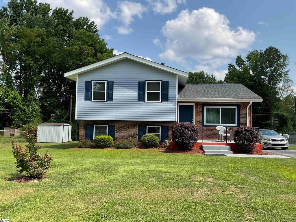 407 Old Farm Road, Moore, SC 29539