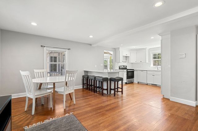 106 Lynnfield St, Peabody, MA 01960