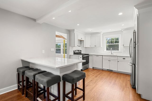 106 Lynnfield St, Peabody, MA 01960