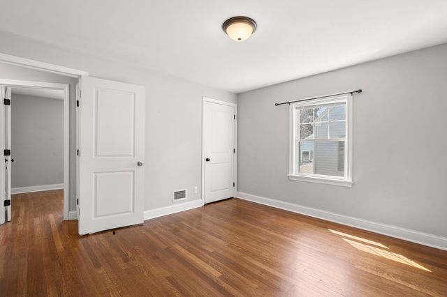 106 Lynnfield St, Peabody, MA 01960