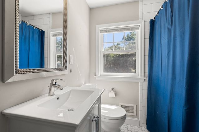 106 Lynnfield St, Peabody, MA 01960