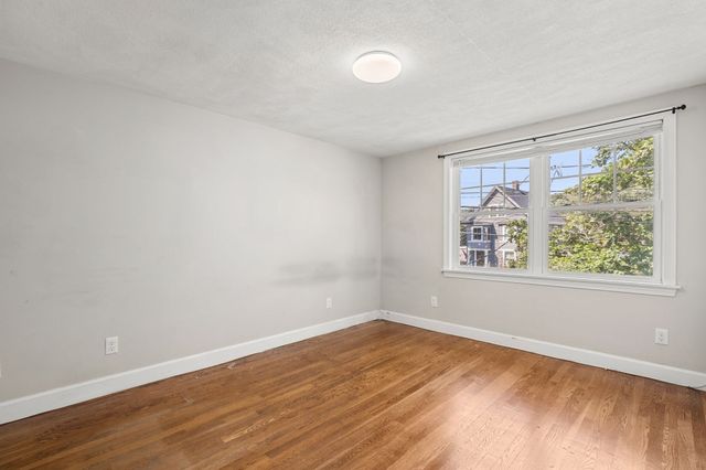 106 Lynnfield St, Peabody, MA 01960