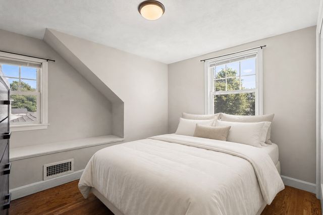 106 Lynnfield St, Peabody, MA 01960