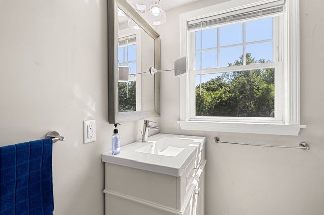 106 Lynnfield St, Peabody, MA 01960