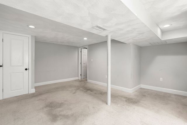106 Lynnfield St, Peabody, MA 01960