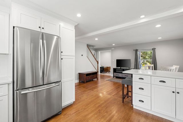 106 Lynnfield St, Peabody, MA 01960