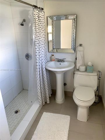 61 NW 53rd St, Miami, FL 33127