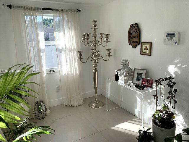 61 NW 53rd St, Miami, FL 33127