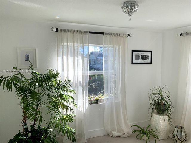 61 NW 53rd St, Miami, FL 33127