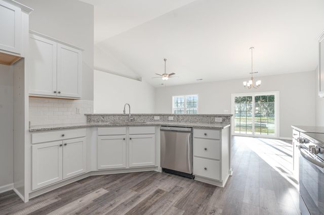 65 Bennington Ct, Georgetown, SC 29440
