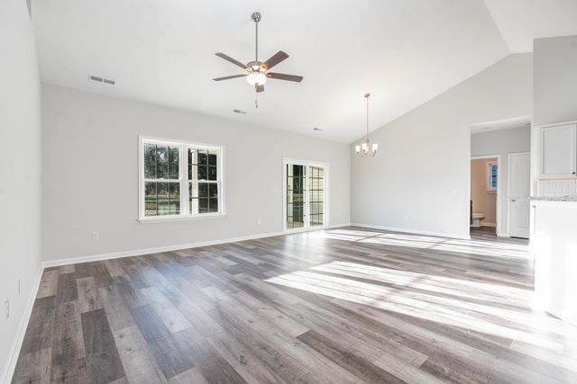 65 Bennington Ct, Georgetown, SC 29440