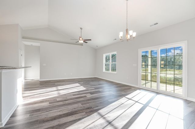 65 Bennington Ct, Georgetown, SC 29440