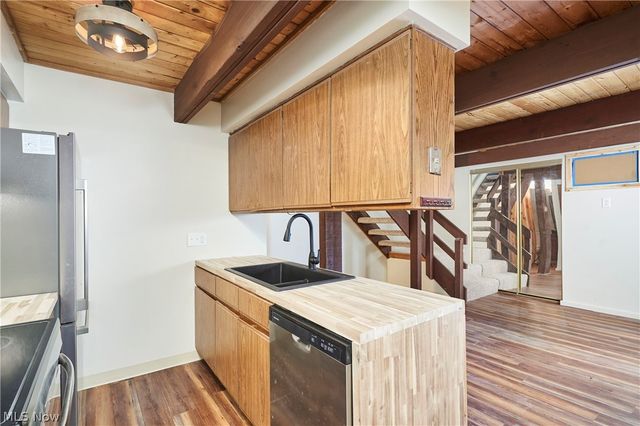 1722 Treetop Trail D, Akron, OH 44313