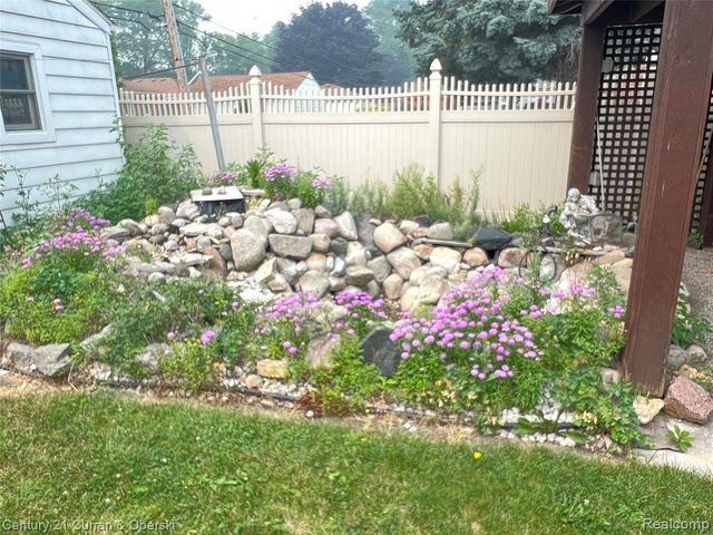12024 Barberry Street, Southgate, MI 48195