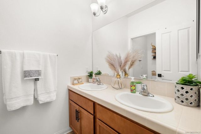 1340 Shoshone Falls, Ramona, CA 92065