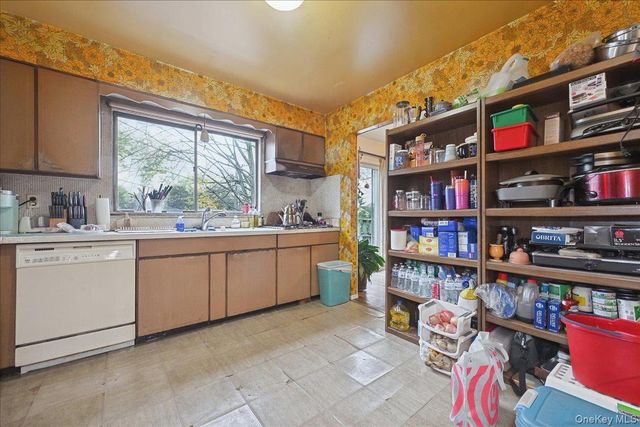 122 Haypath Road, Bethpage, NY 11714