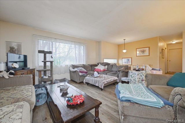 122 Haypath Road, Bethpage, NY 11714