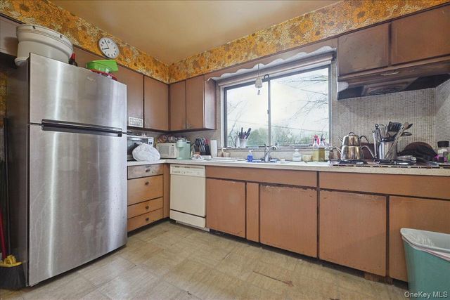 122 Haypath Road, Bethpage, NY 11714