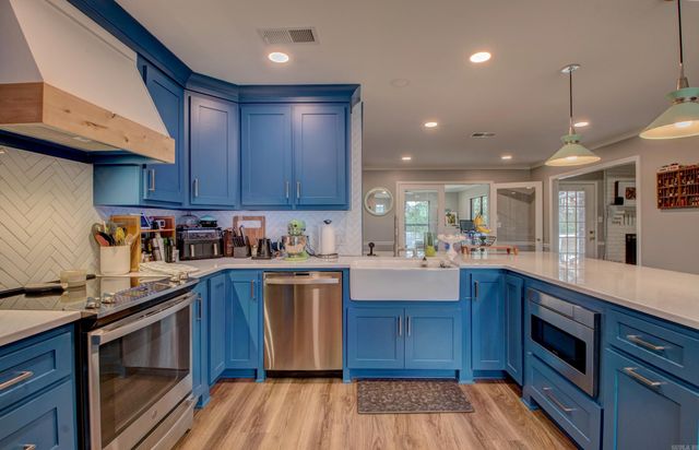 4 Riviera Drive, Conway, AR 72034