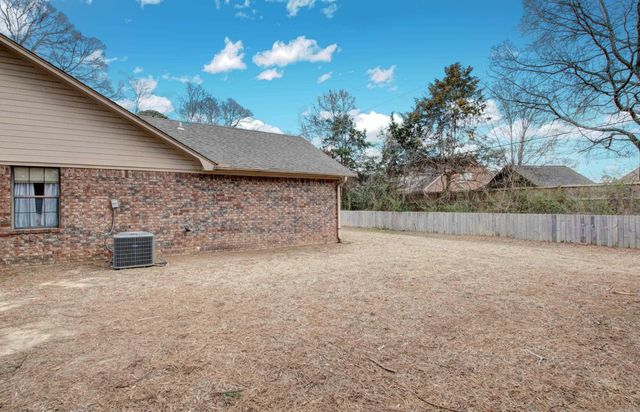 4 Riviera Drive, Conway, AR 72034