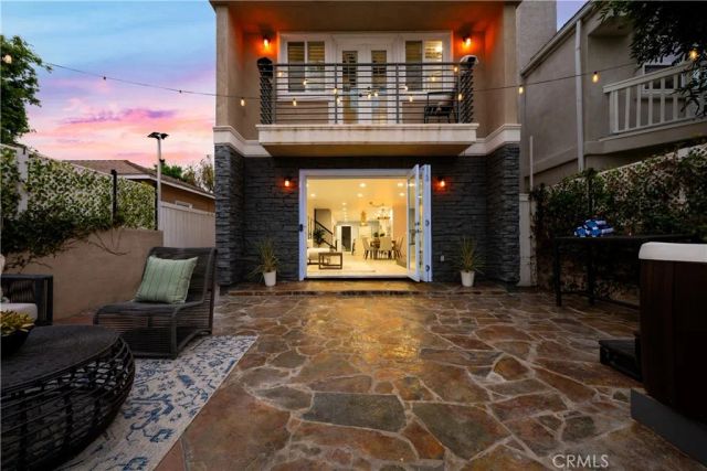 215 Knoxville Avenue, Huntington Beach, CA 92648