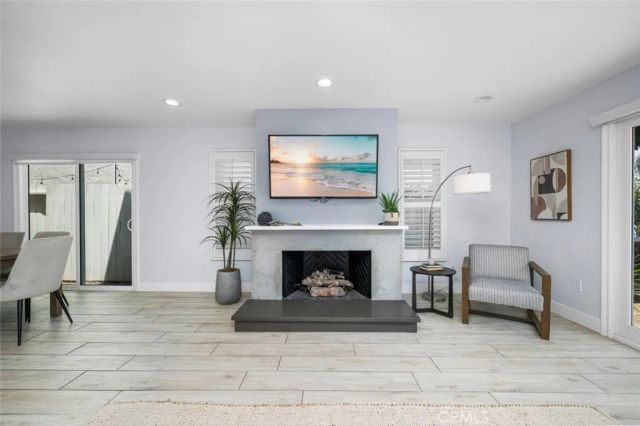 215 Knoxville Avenue, Huntington Beach, CA 92648