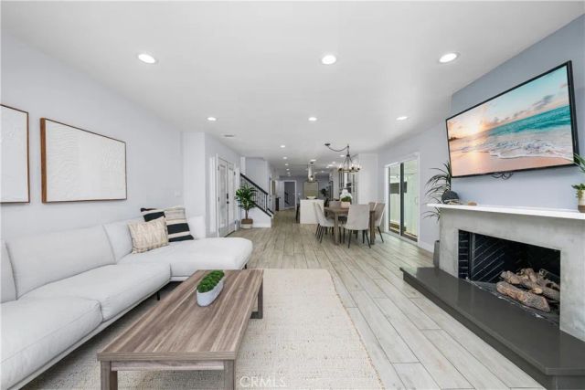 215 Knoxville Avenue, Huntington Beach, CA 92648
