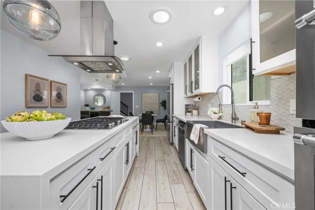 215 Knoxville Avenue, Huntington Beach, CA 92648
