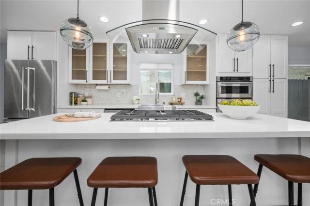 215 Knoxville Avenue, Huntington Beach, CA 92648