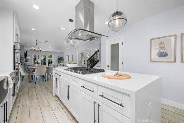 215 Knoxville Avenue, Huntington Beach, CA 92648