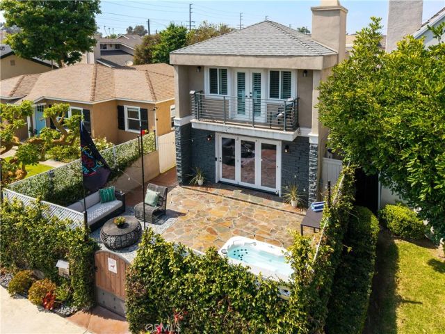 215 Knoxville Avenue, Huntington Beach, CA 92648