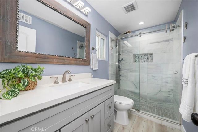 215 Knoxville Avenue, Huntington Beach, CA 92648