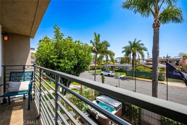 215 Knoxville Avenue, Huntington Beach, CA 92648