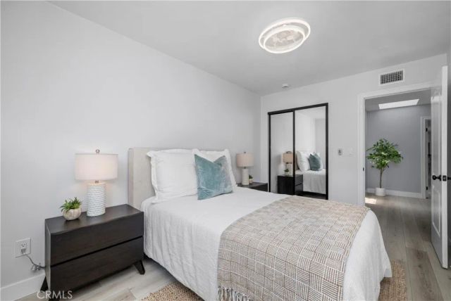 215 Knoxville Avenue, Huntington Beach, CA 92648