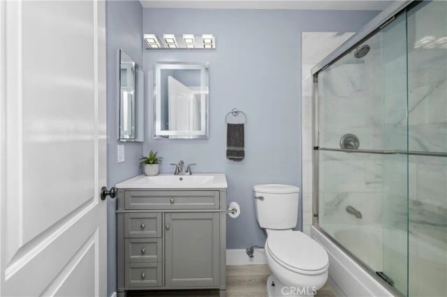 215 Knoxville Avenue, Huntington Beach, CA 92648