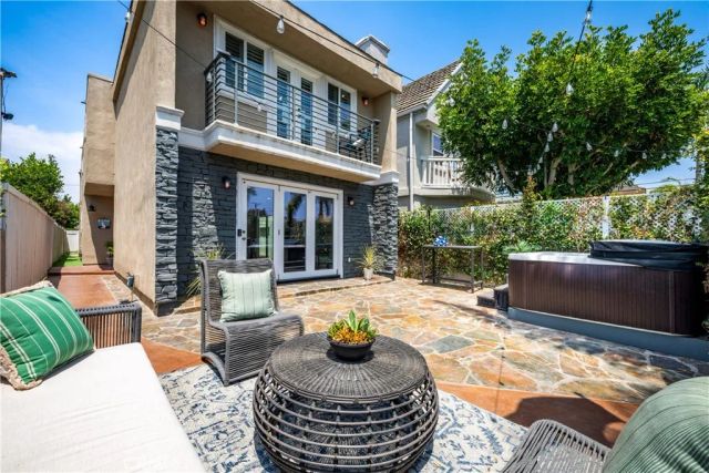 215 Knoxville Avenue, Huntington Beach, CA 92648