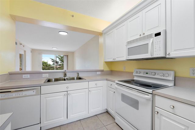 7765 Yardley Dr 403, Fort Lauderdale, FL 33321