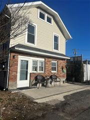 25 Auburn Avenue 2, Bay Shore, NY 11706