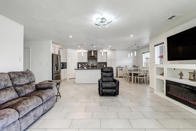 1511 21ST Avenue SE, Rio Rancho, NM 87124