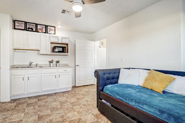 1511 21ST Avenue SE, Rio Rancho, NM 87124